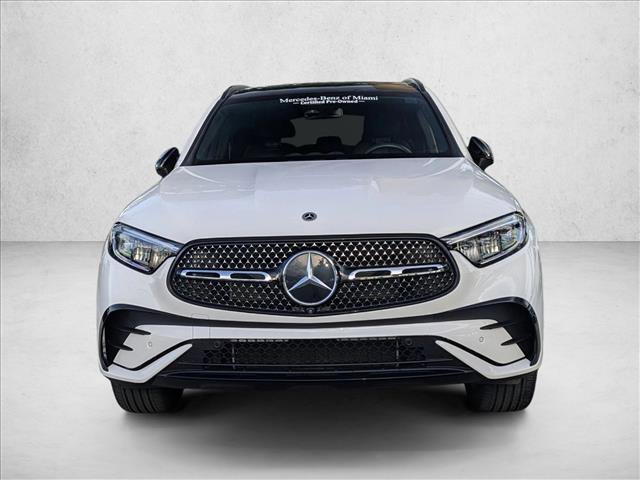 Used 2025 Mercedes-Benz GLC 300 4MATIC image 2