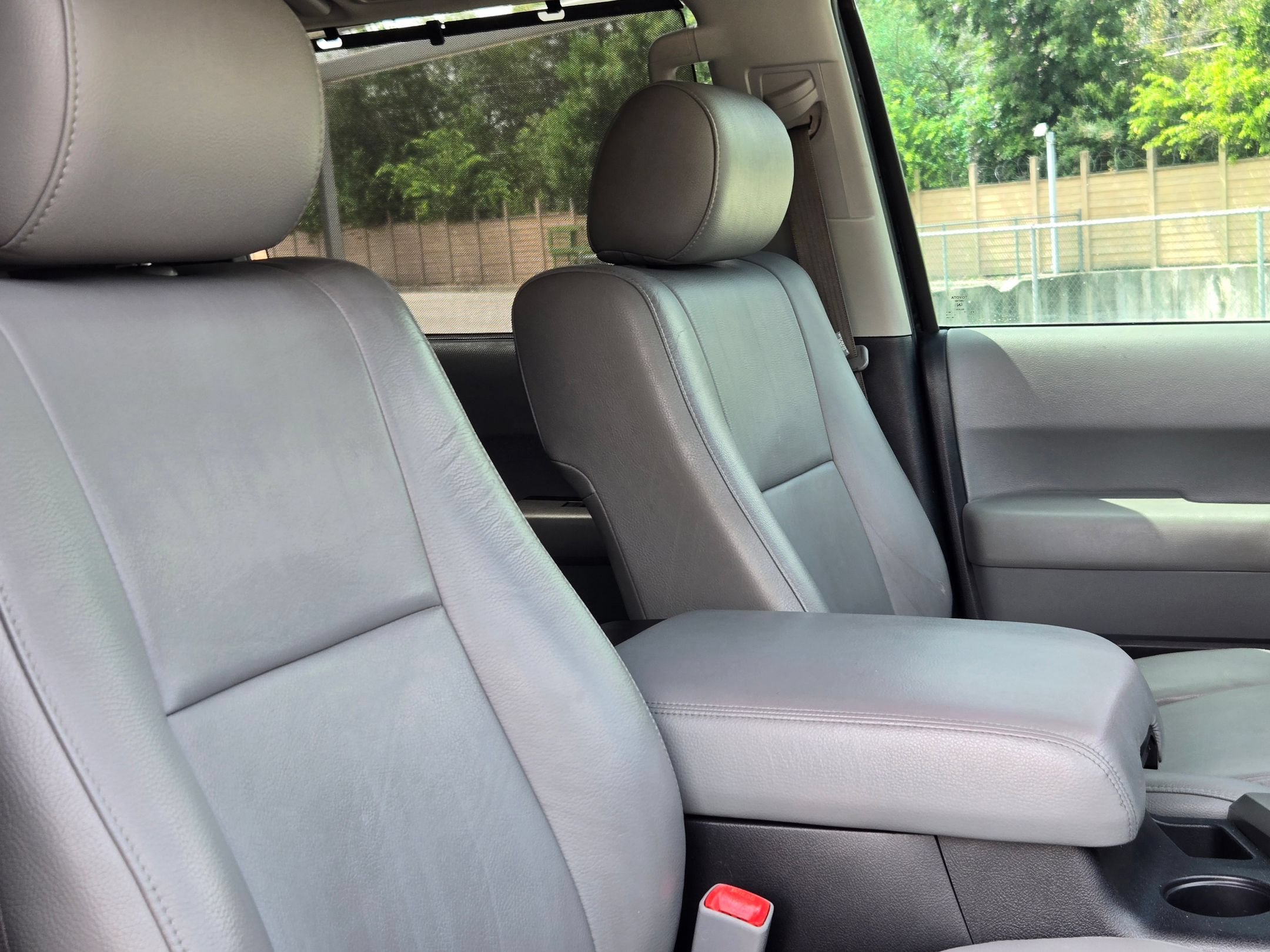 Used 2015 Toyota Sequoia Limited RWD image 31
