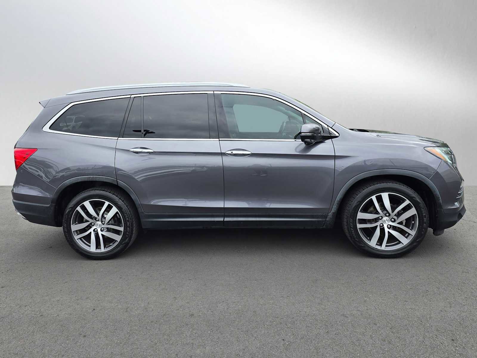 Used 2016 Honda Pilot Touring image 2