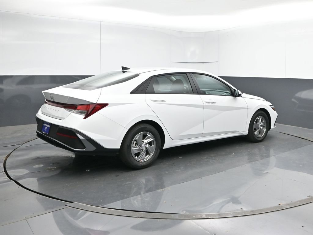 New 2026 Hyundai Elantra SE image 5