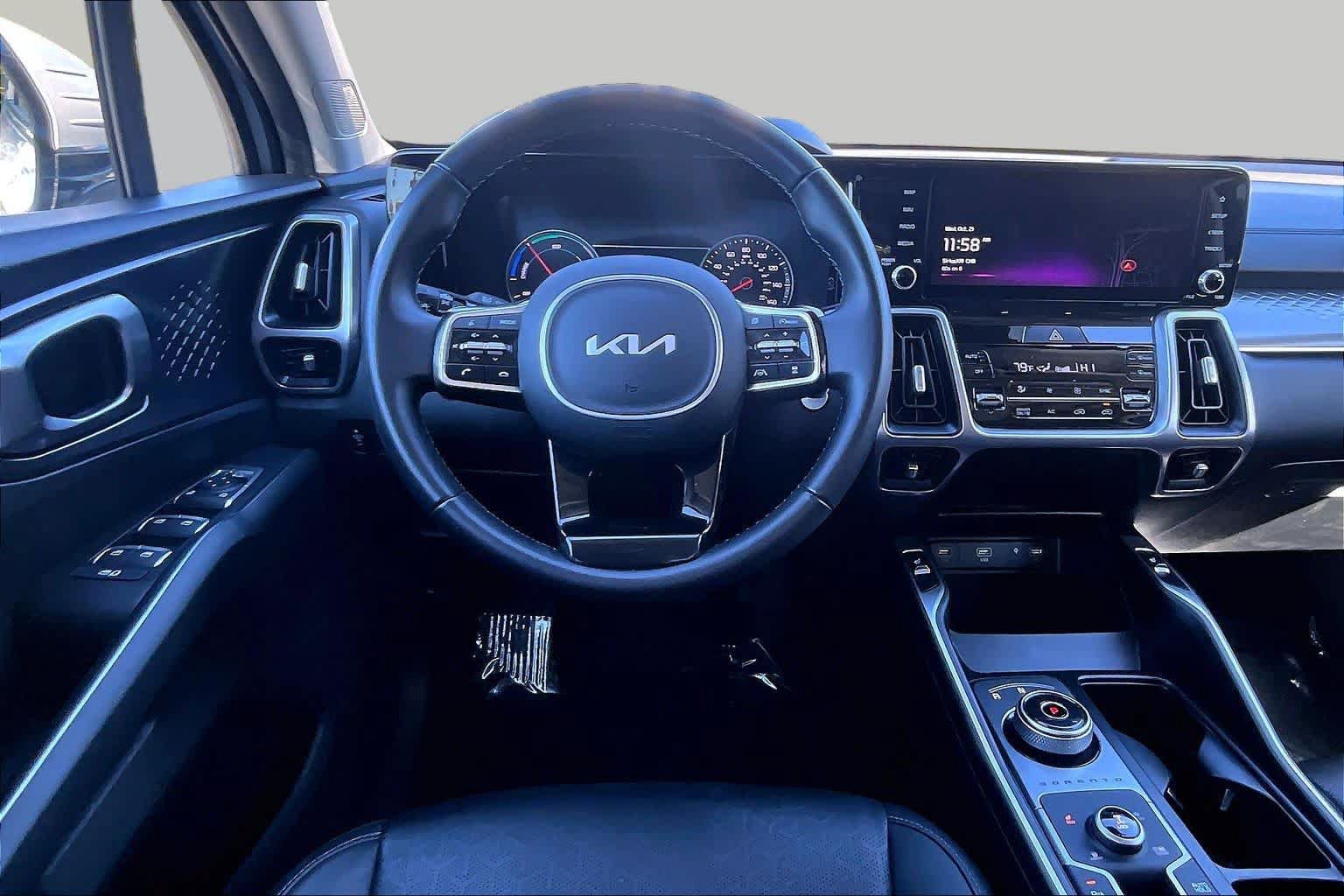 Used 2023 Kia Sorento EX w/ Panoramic Sunroof Package AWD/4WD image 6