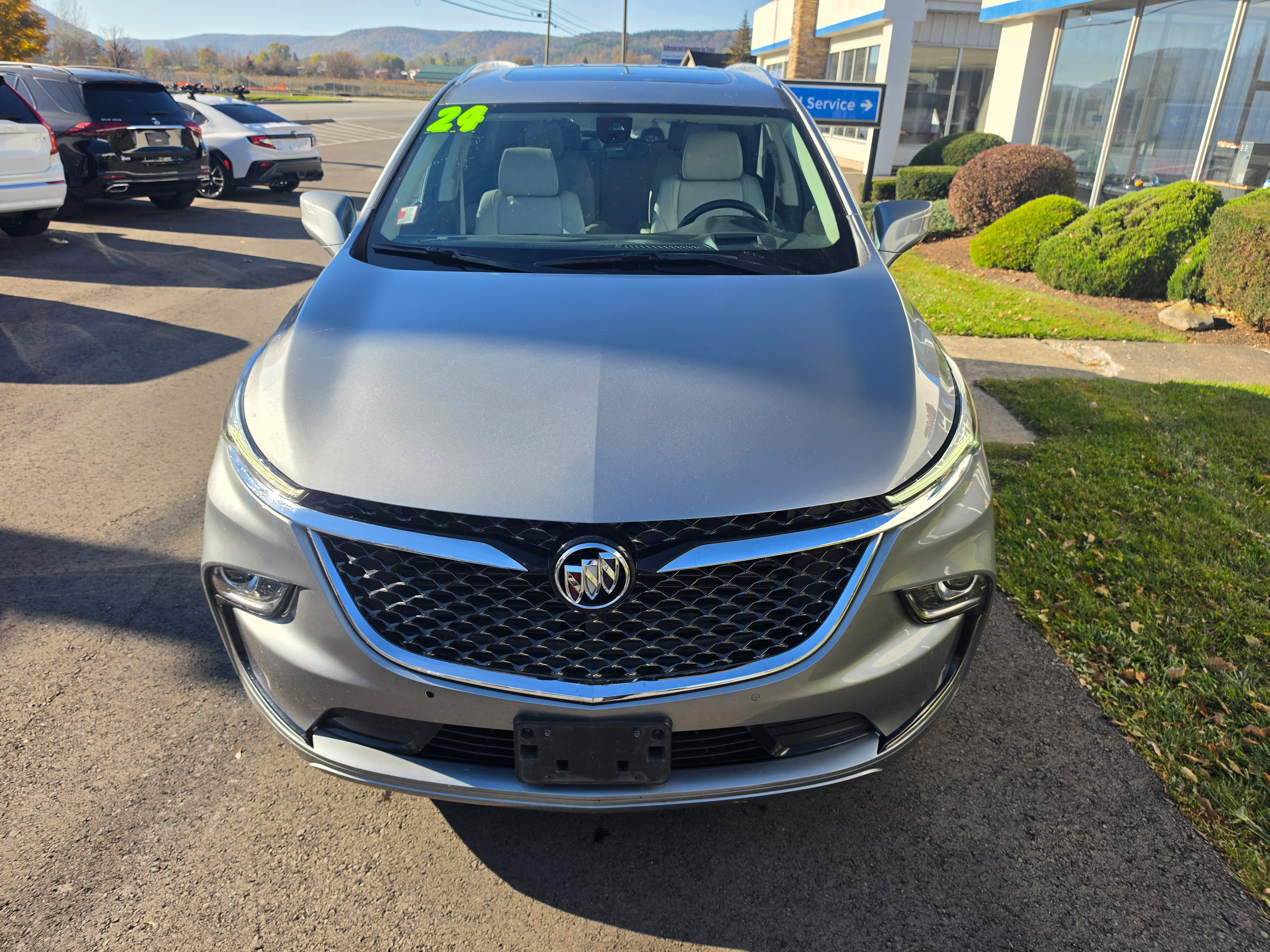 Used 2024 Buick Enclave Avenir AWD/4WD image 9