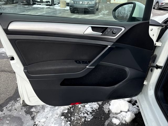 Used 2016 Volkswagen e-Golf SE w/ DC Fast Charging Package image 15