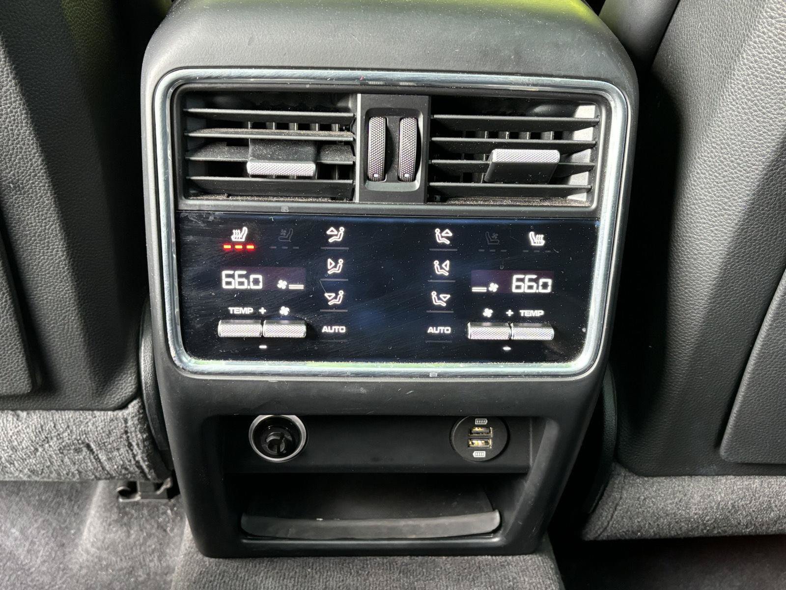 Used 2019 Porsche Cayenne w/ Premium Plus Package AWD/4WD image 33