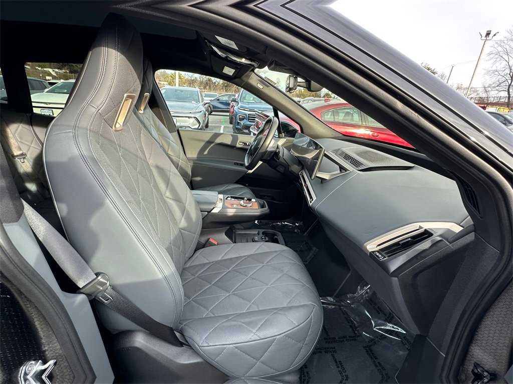 Used 2023 BMW iX xDrive50 w/ Premium Package image 23
