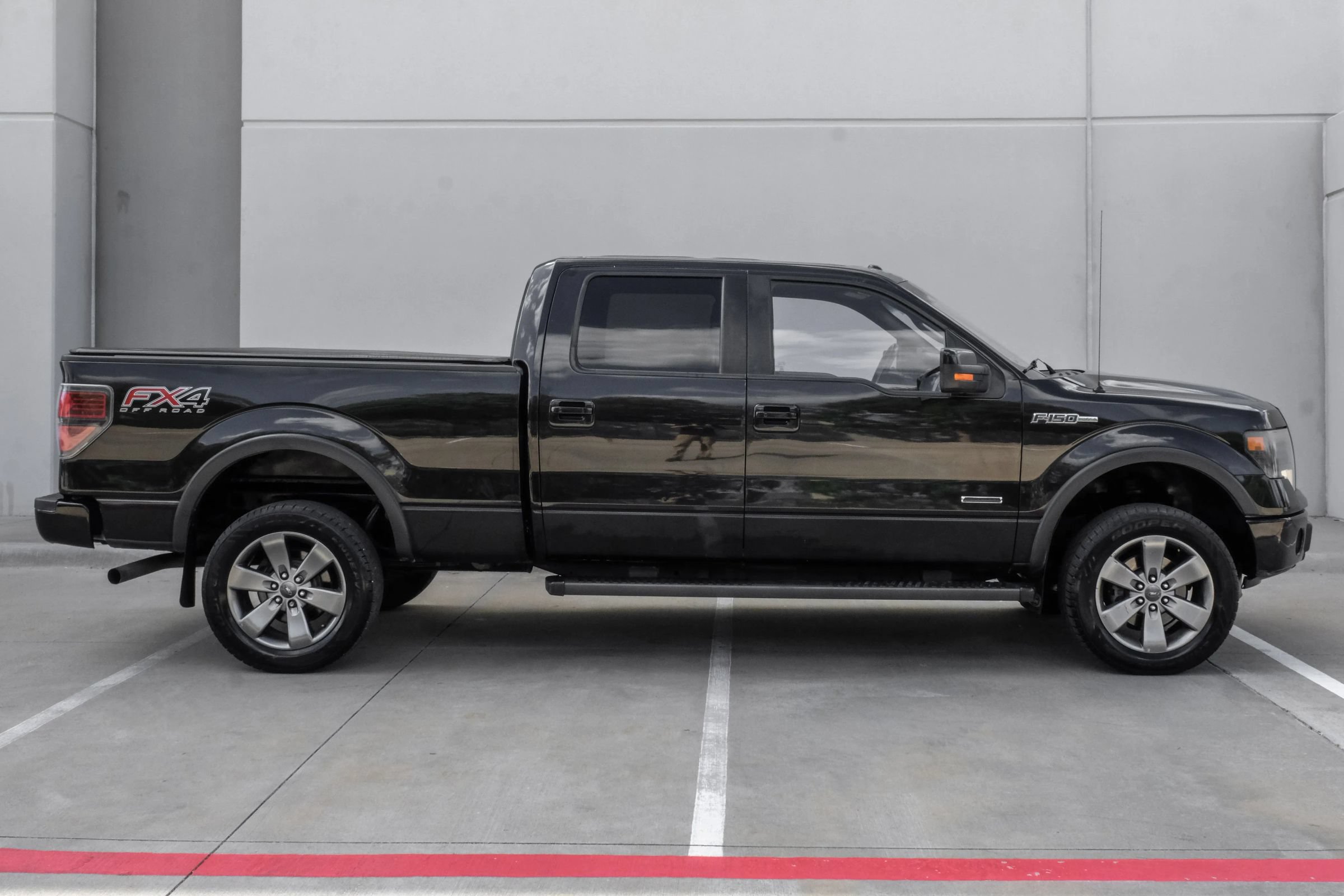 Used 2014 Ford F150 FX4 w/ Equipment Group 402A Luxury AWD/4WD image 9