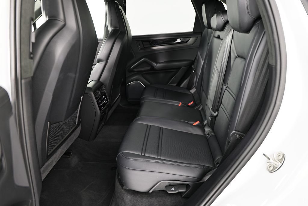 Certified 2025 Porsche Cayenne GTS AWD/4WD image 27