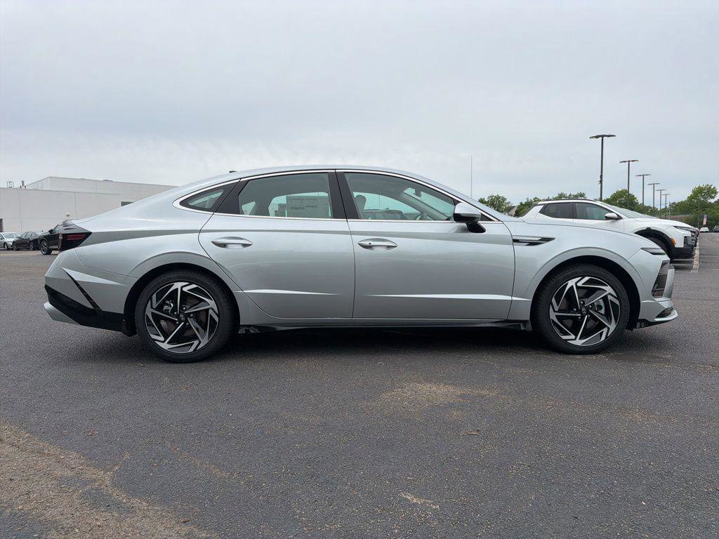 New 2026 Hyundai Sonata SEL FWD image 7