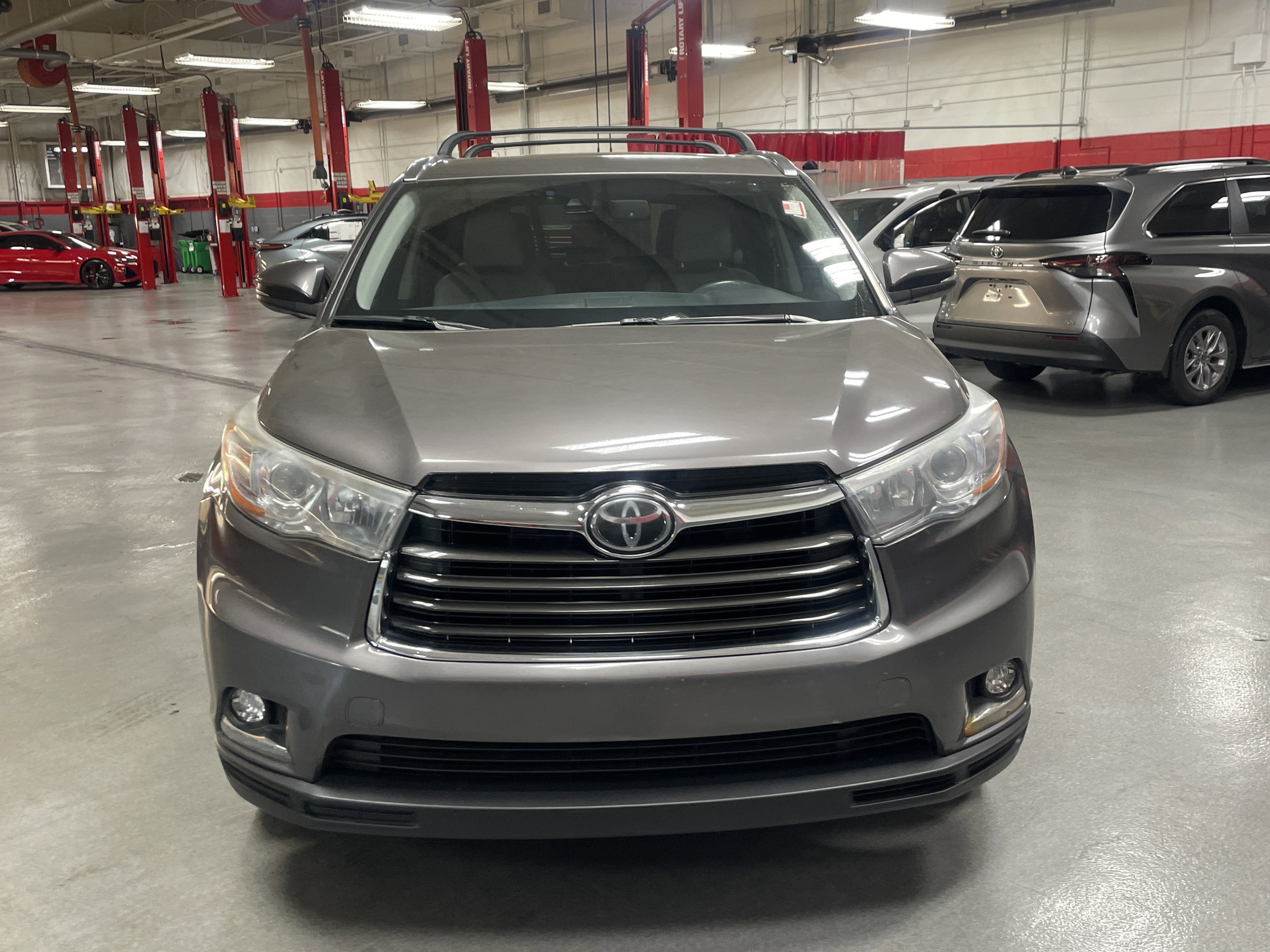 Used 2016 Toyota Highlander Limited FWD image 3