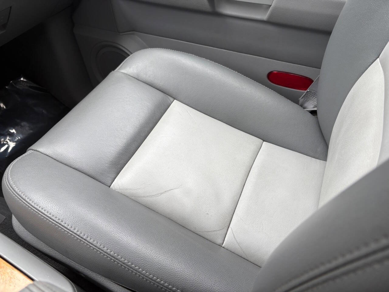 Used 2008 Chrysler Aspen Limited image 24