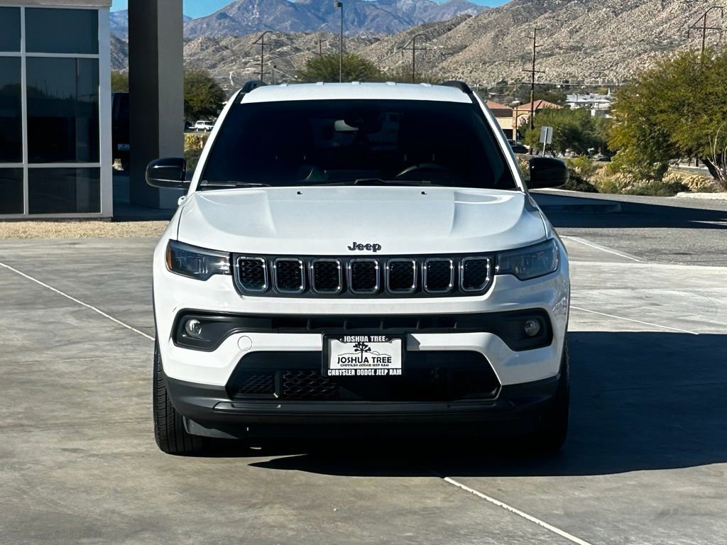 Used 2023 Jeep Compass Latitude image 2