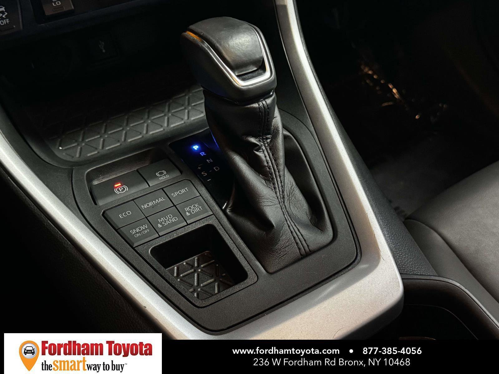 Used 2021 Toyota RAV4 XLE Premium image 28
