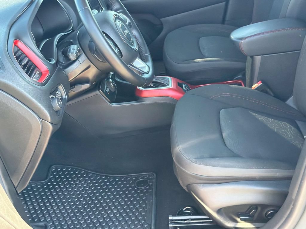 Used 2019 Jeep Renegade Trailhawk AWD/4WD image 27