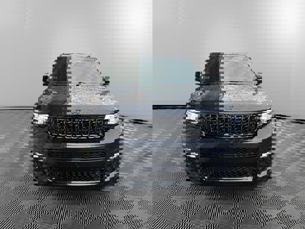 Used 2023 Jeep Grand Cherokee L Summit image 2