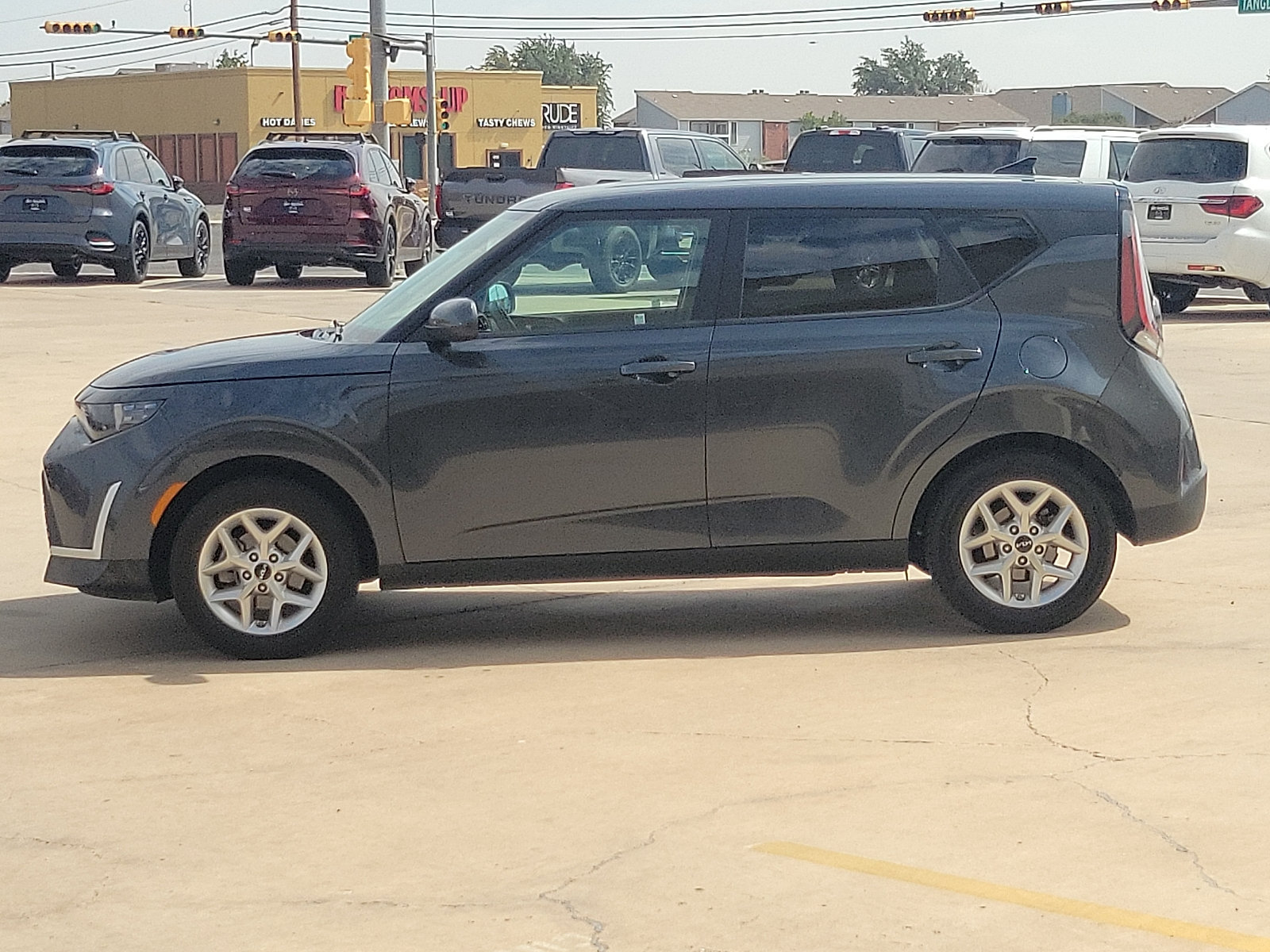 Used 2024 Kia Soul LX w/ Option Group 015 FWD image 4