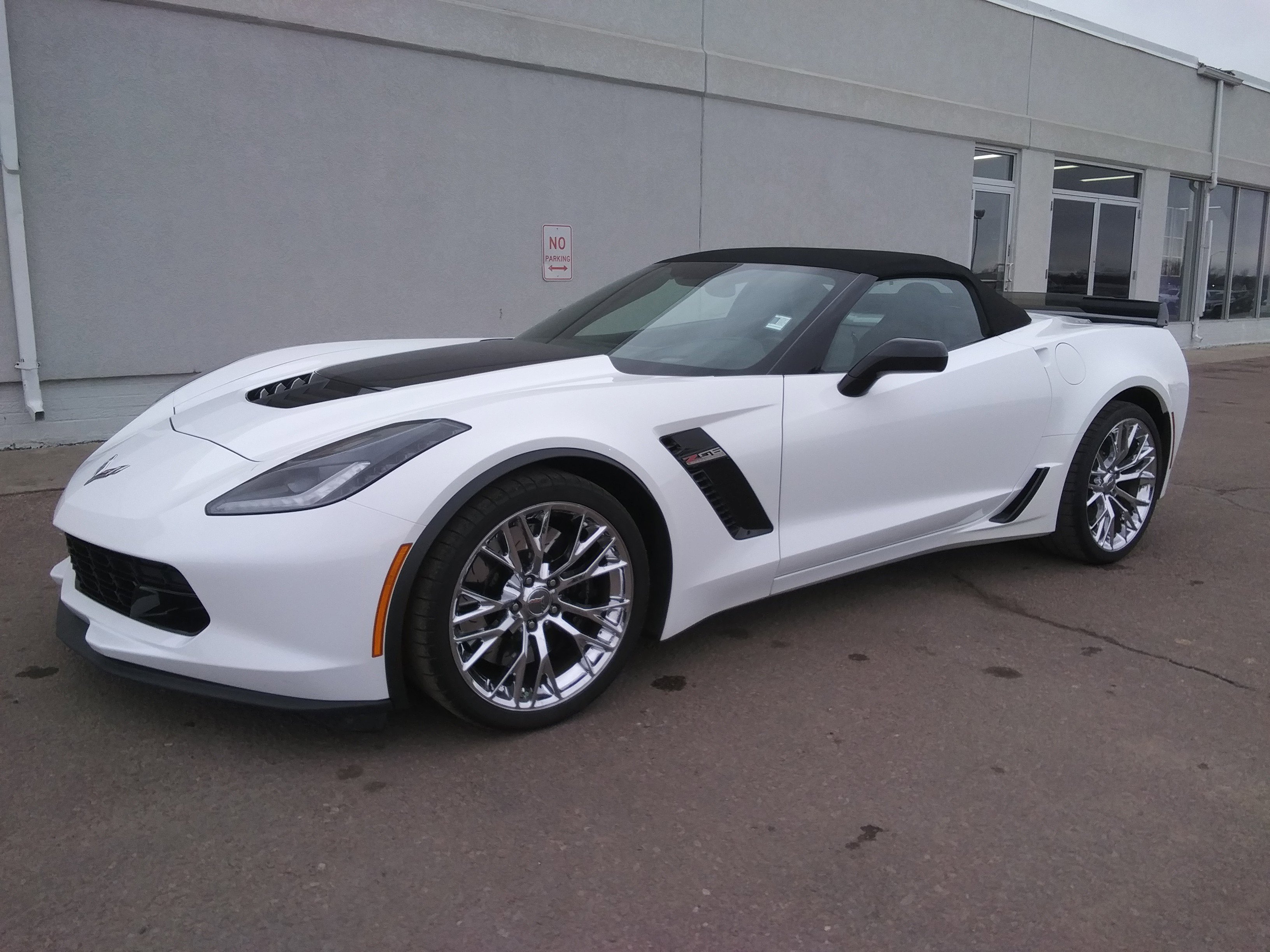 Used 2015 Chevrolet Corvette Z06 w/ 2LZ Preferred Equipment Group image 2