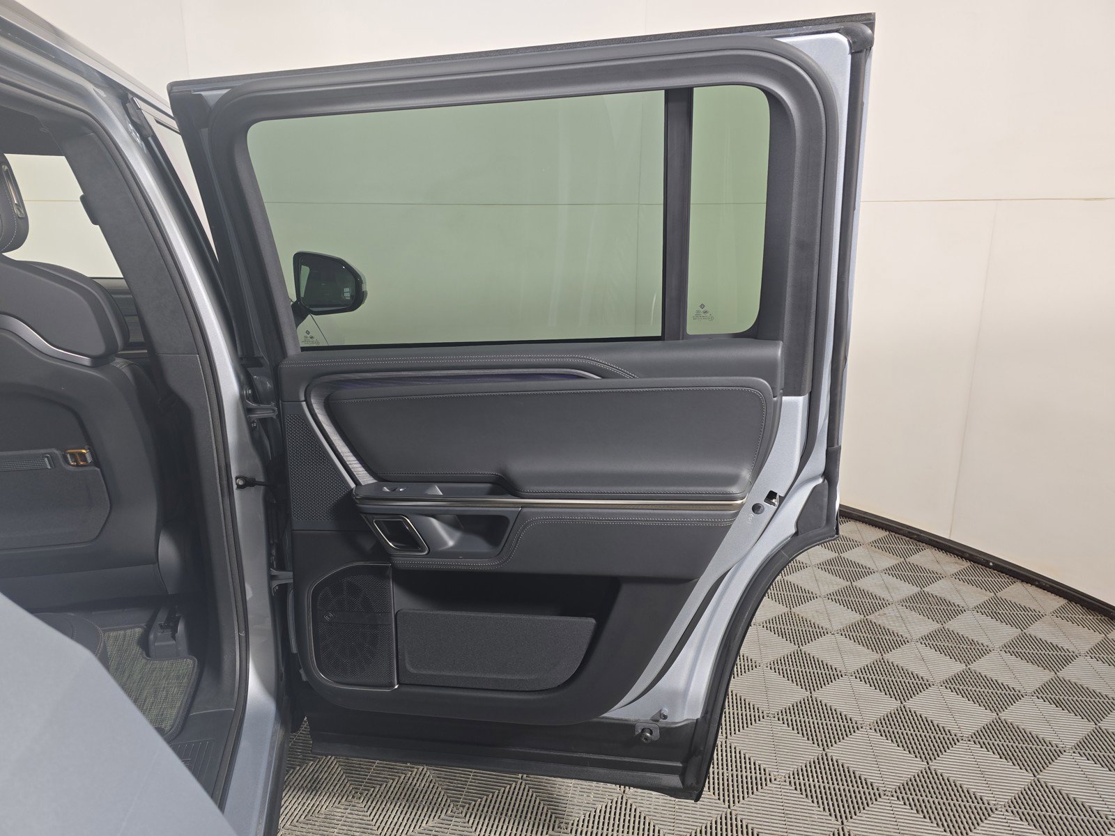Used 2023 Rivian R1S Adventure AWD/4WD image 19
