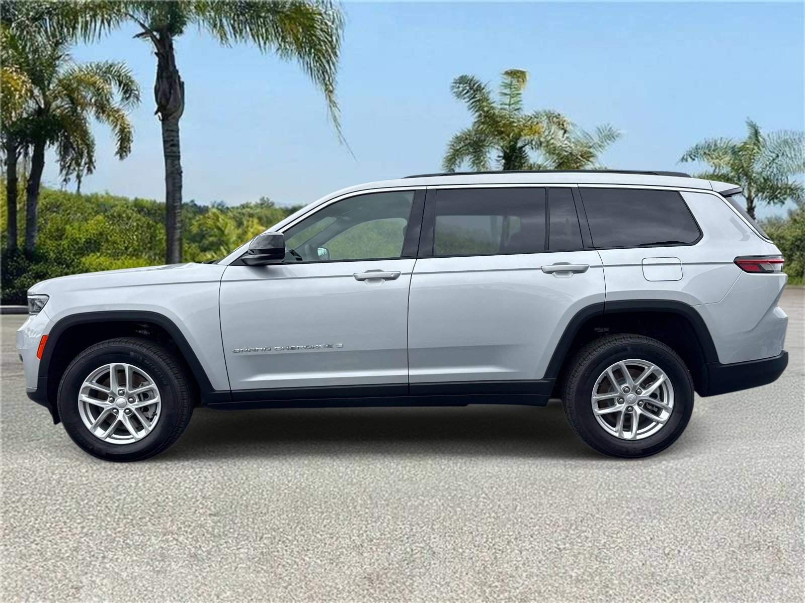 New 2026 Jeep Grand Cherokee L 2WD image 2
