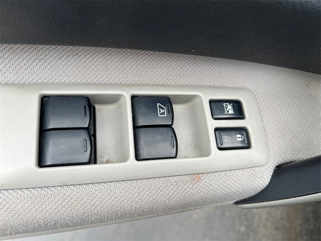 Used 2011 Nissan Rogue S image 11