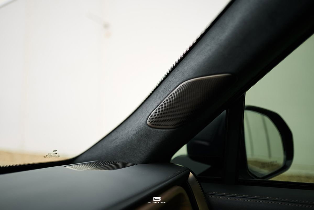 Used 2026 Rivian R1S Premium image 31