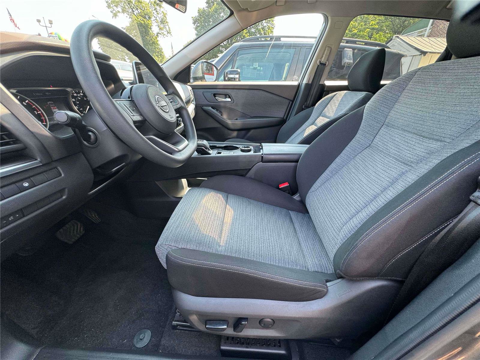 Used 2023 Nissan Rogue SV image 20