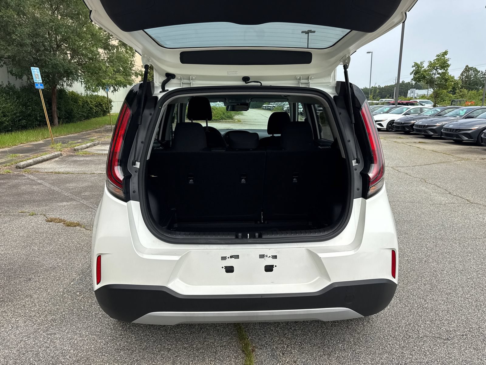 Used 2025 Kia Soul LX w/ LX Technology Package FWD image 18
