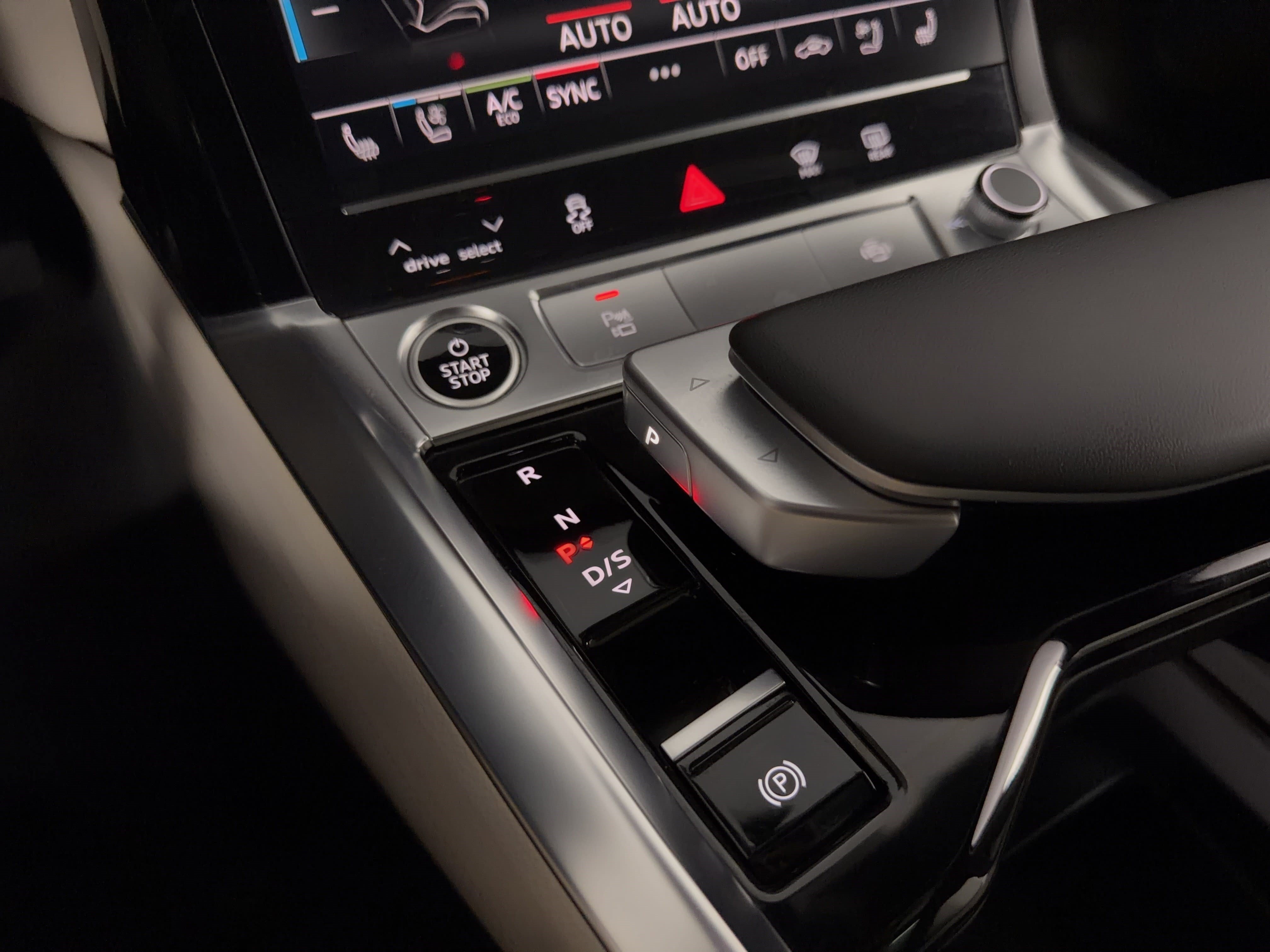 Certified 2023 Audi e-tron Premium Plus w/ Premium Plus Package AWD/4WD image 25
