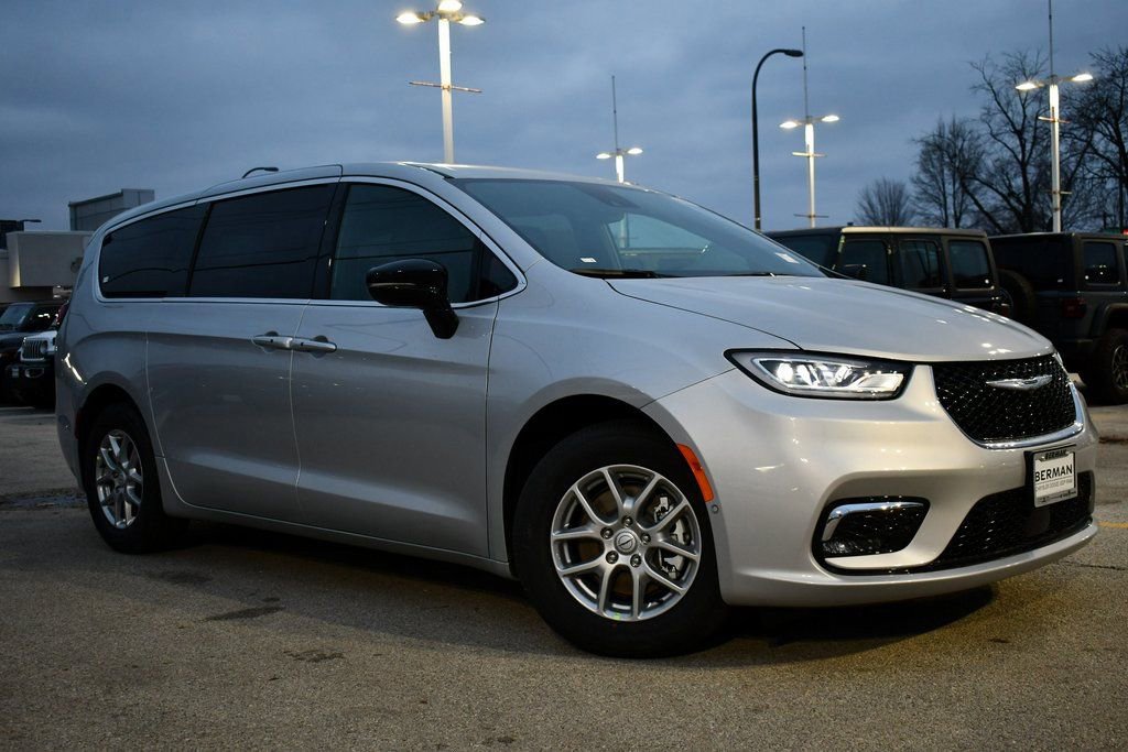 New 2026 Chrysler Pacifica Select image 1