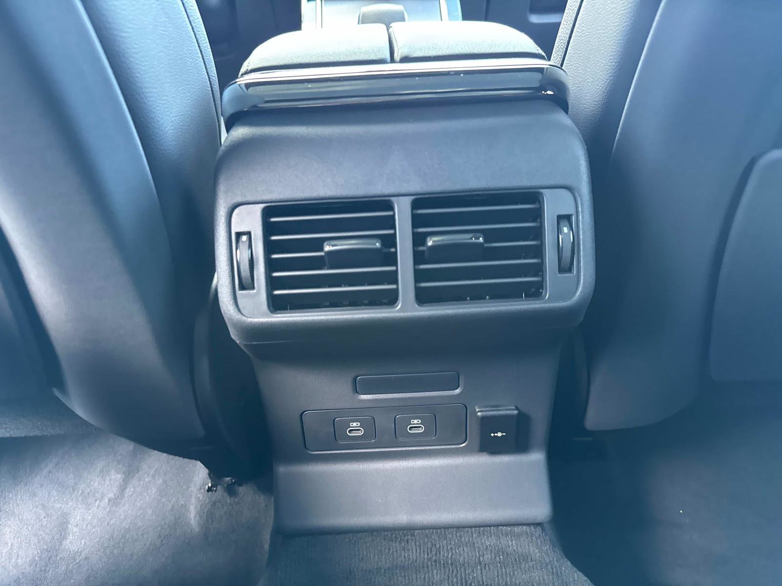 New 2026 Land Rover Range Rover Velar Dynamic SE image 17