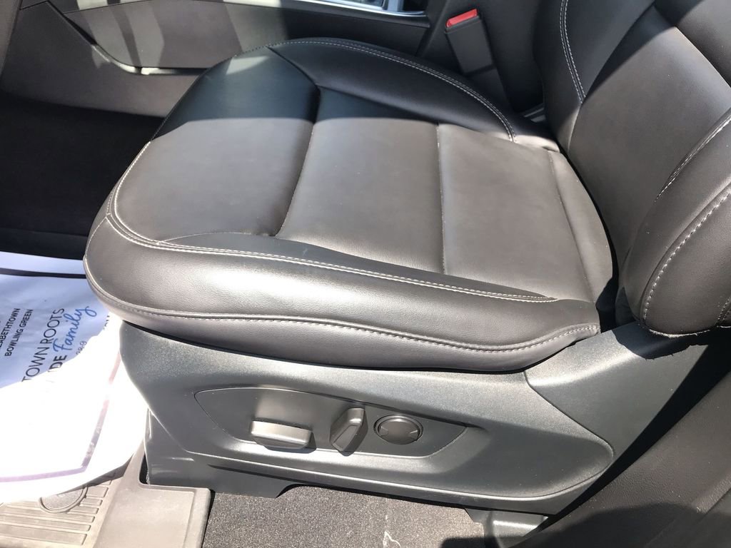 Used 2023 Ford Explorer XLT w/ Equipment Group 202A image 12