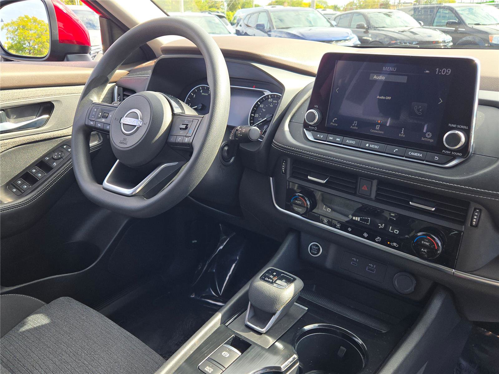 Used 2023 Nissan Rogue SV image 8