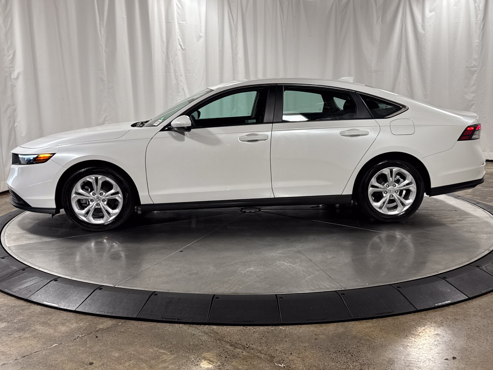 Used 2024 Honda Accord LX image 8