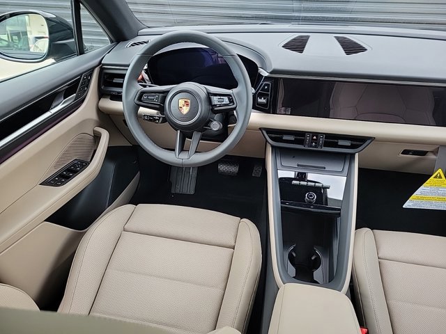 Used 2025 Porsche Macan 4 Electric image 17