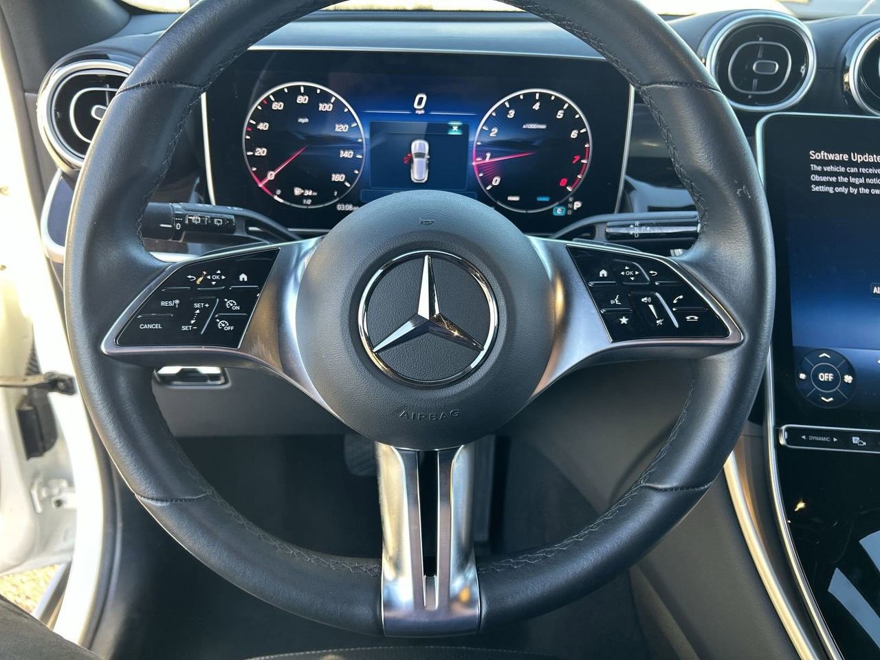 Used 2025 Mercedes-Benz GLC 300 4MATIC image 19