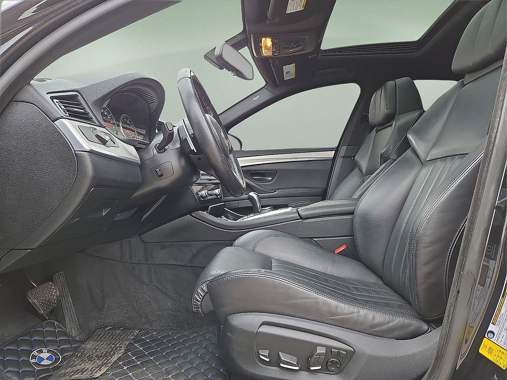 Used 2015 BMW M5 image 21