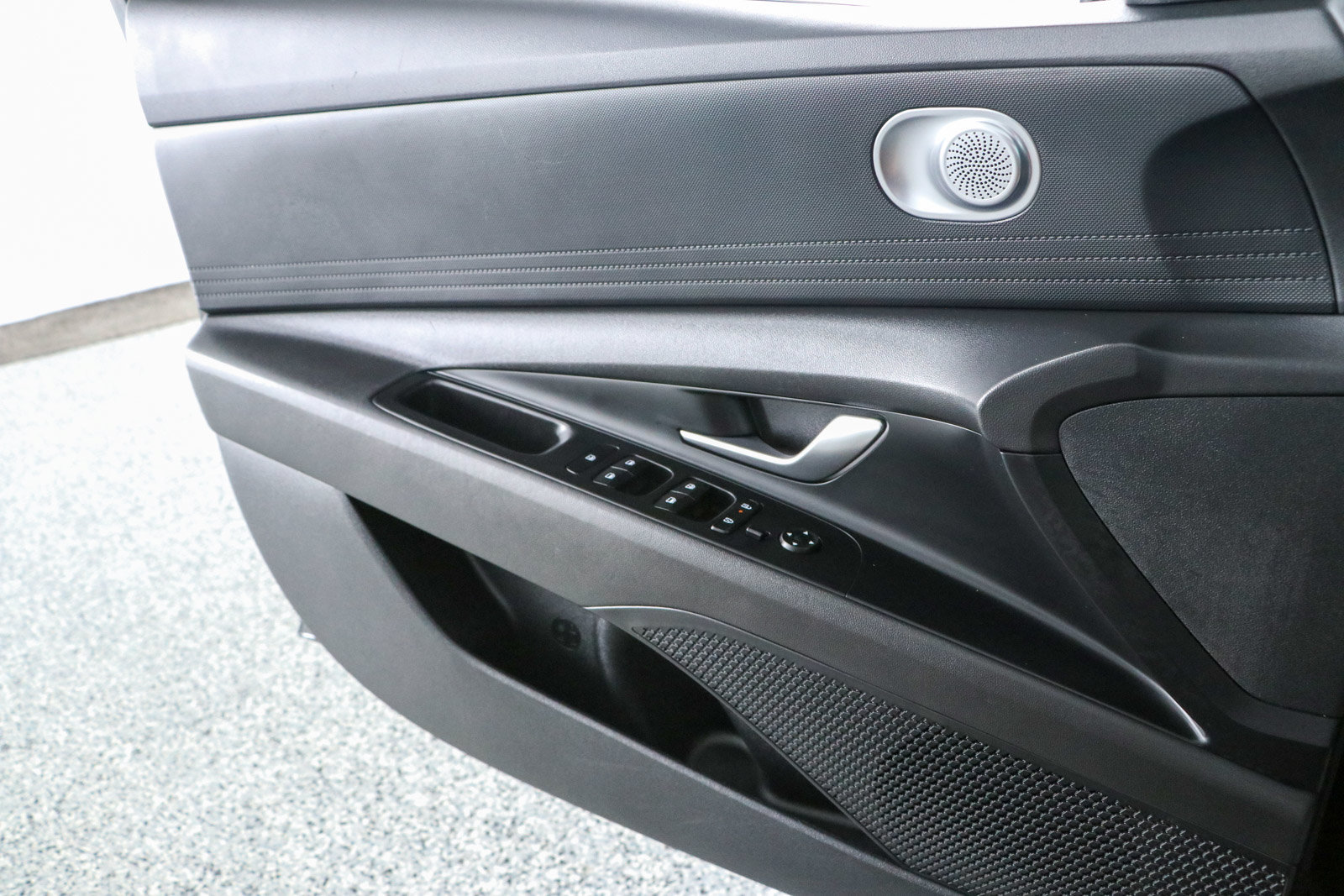 Used 2024 Hyundai Elantra SEL FWD image 21