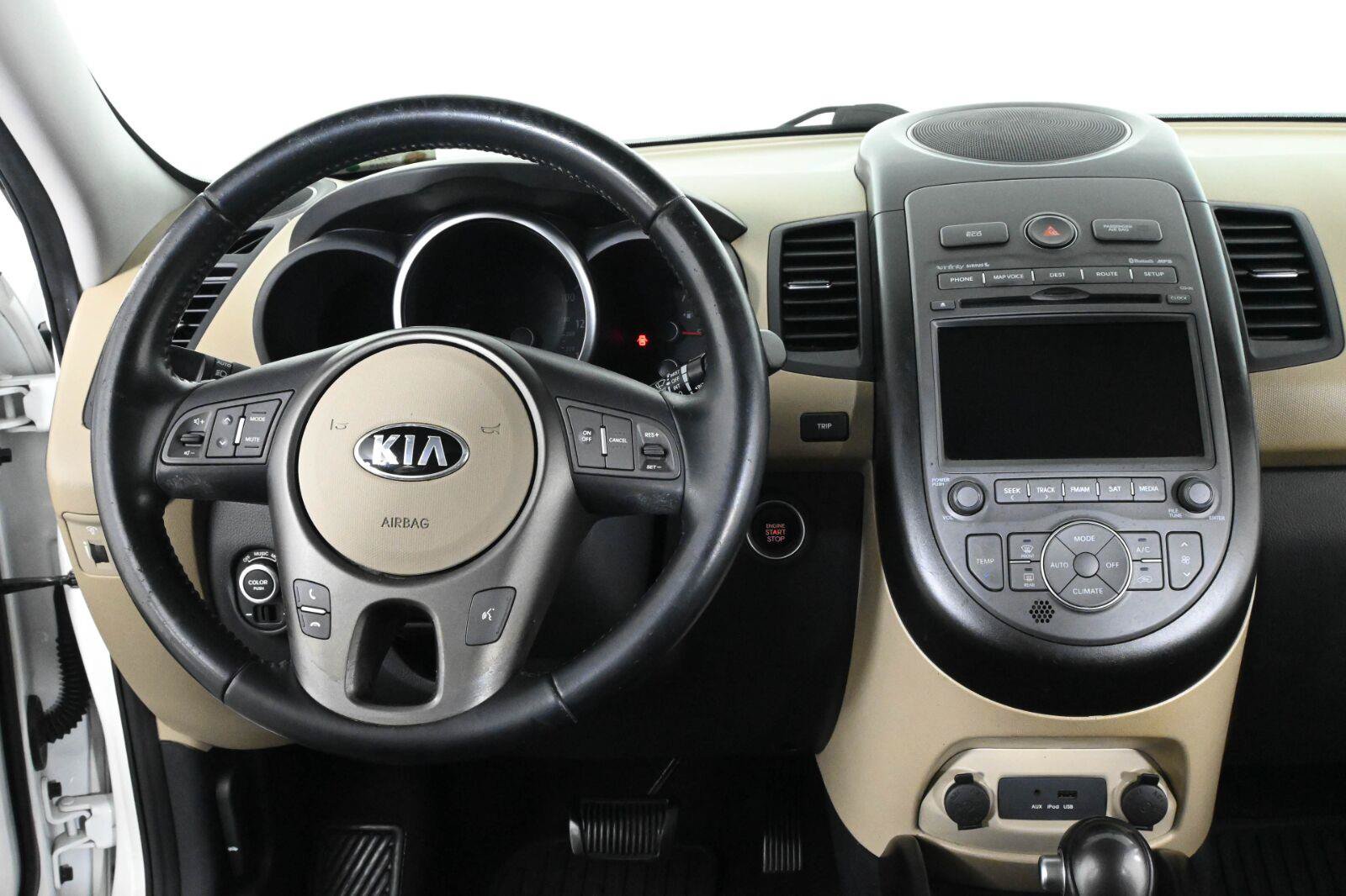 Used 2013 Kia Soul ! w/ Premium Pkg FWD image 3
