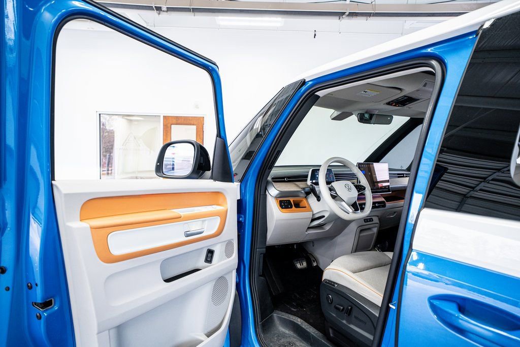 Used 2025 Volkswagen ID. Buzz 1st Edition image 30