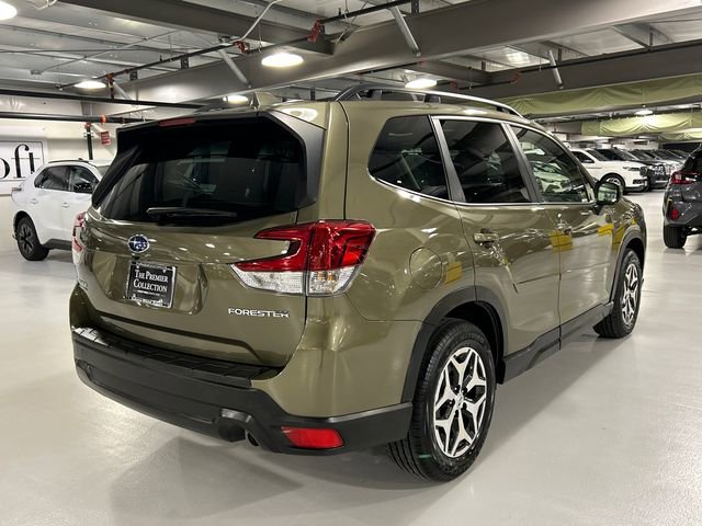 Used 2023 Subaru Forester Premium image 2