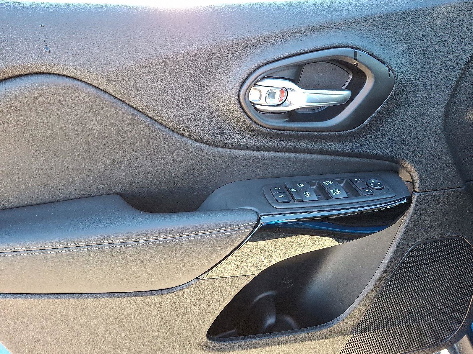 Used 2023 Jeep Cherokee Altitude Lux image 12