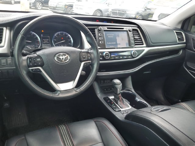 Used 2019 Toyota Highlander SE AWD/4WD image 10