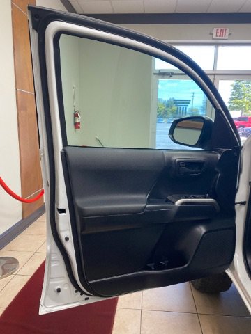 Used 2021 Toyota Tacoma 2WD Double Cab image 10