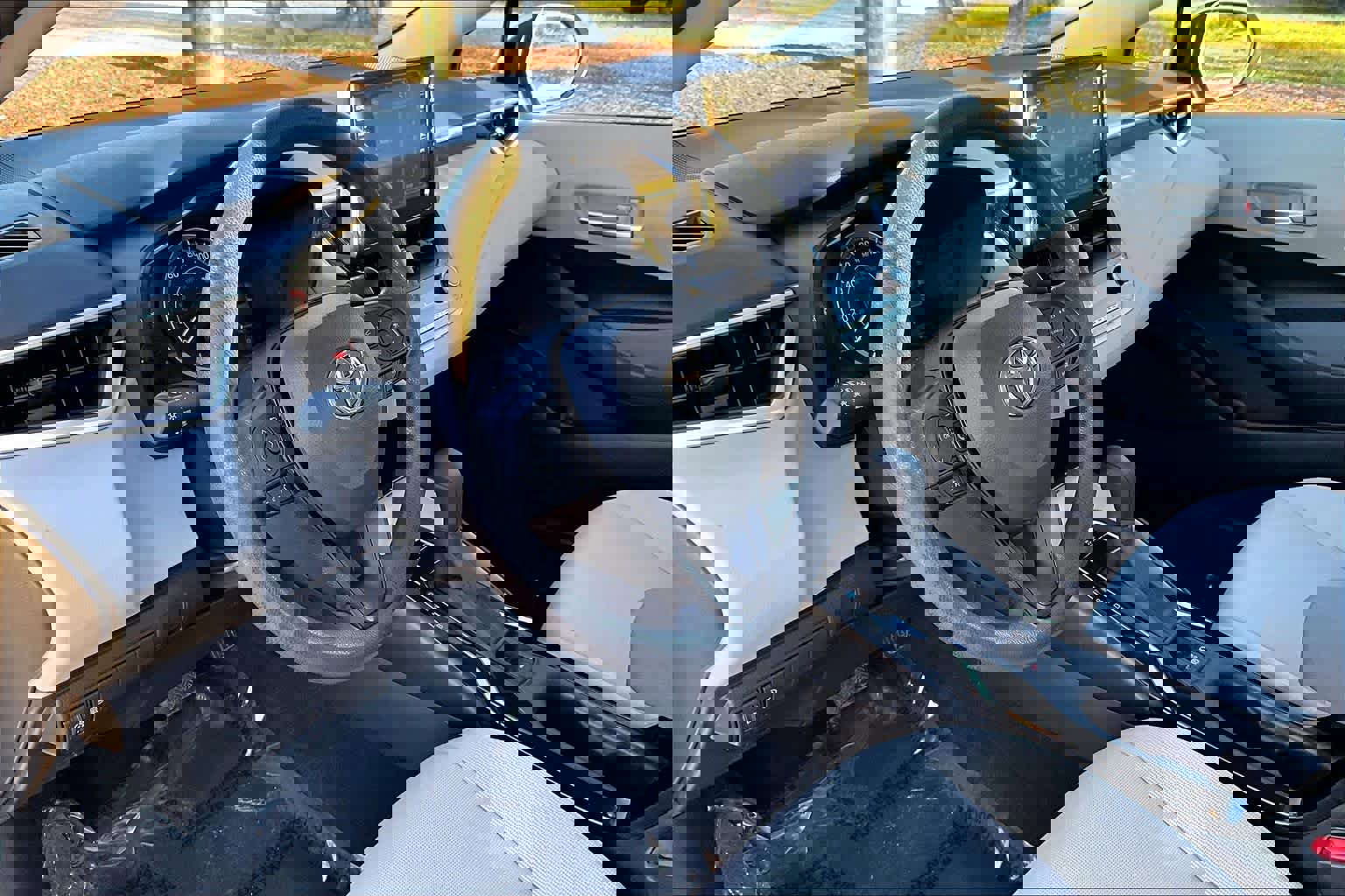 Used 2020 Toyota Corolla LE w/ LE Convenience Package image 16