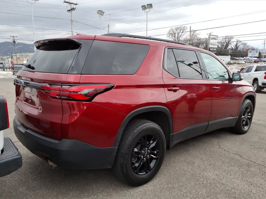 Used 2023 Chevrolet Traverse LT w/ Midnight/Sport Edition image 2