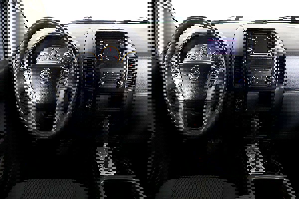 Used 2015 Nissan Titan SV image 37