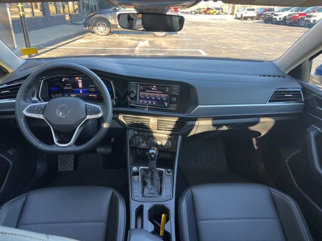 Used 2023 Volkswagen Jetta SE image 20