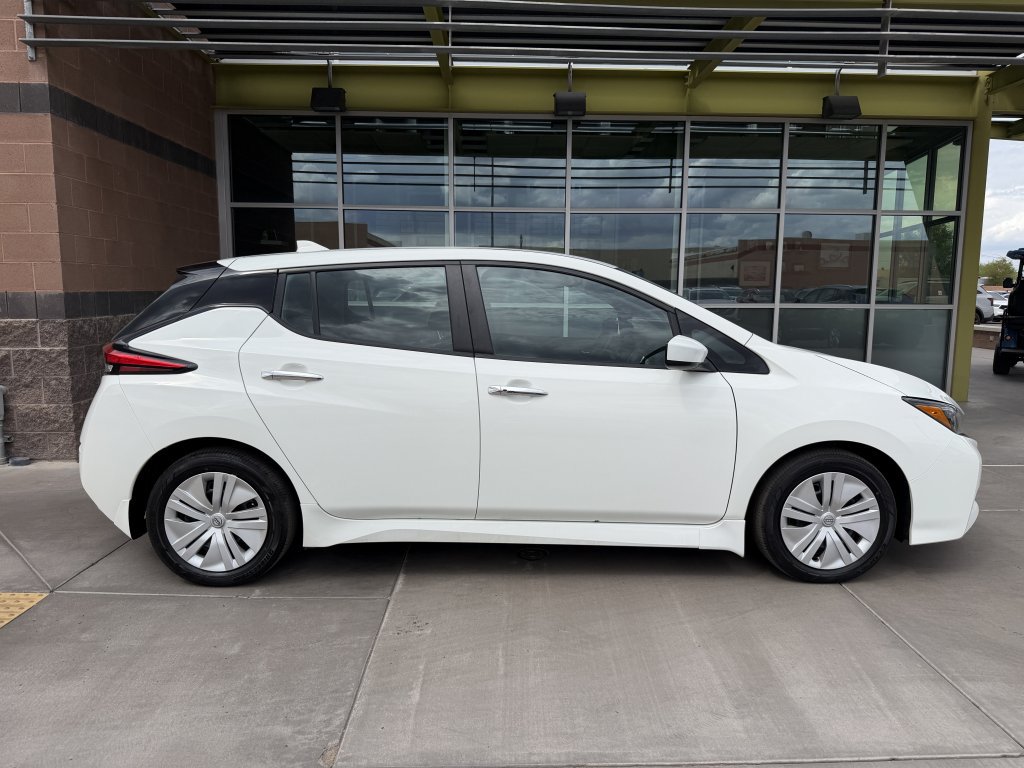 Used 2025 Nissan Leaf S FWD image 9