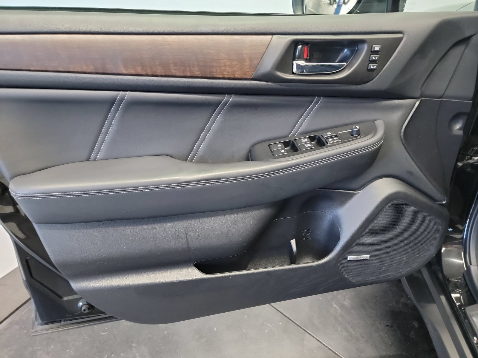 Used 2018 Subaru Outback 3.6R Limited AWD/4WD image 13