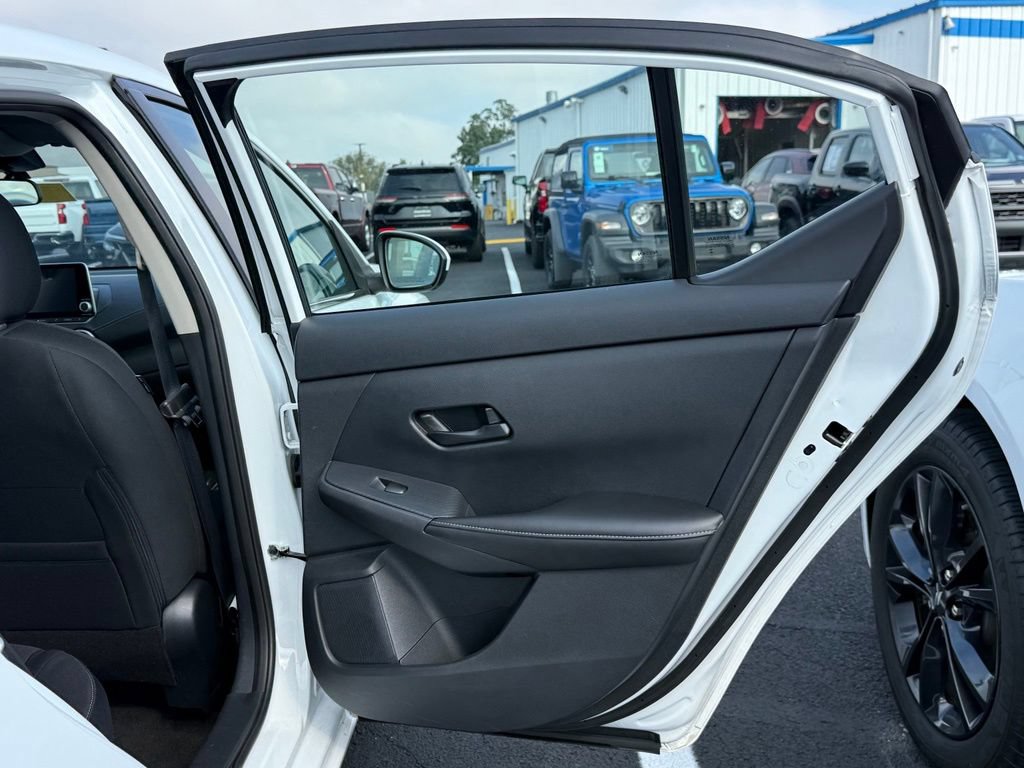Used 2025 Nissan Sentra SV FWD image 17