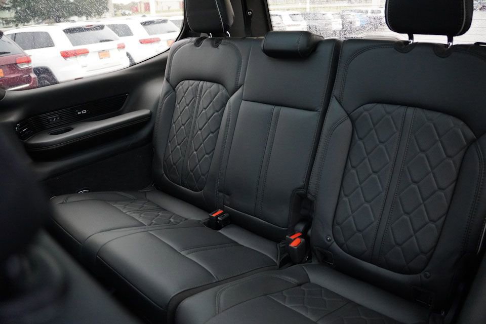 Used 2024 Jeep Grand Wagoneer Series III AWD/4WD image 19